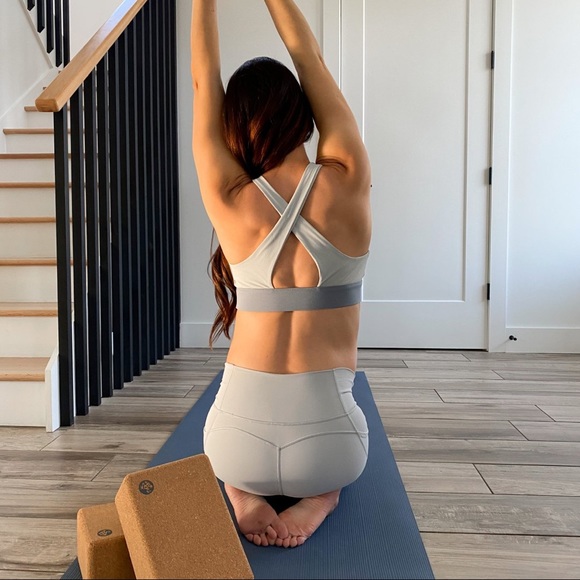 NWT Fabletics Breathe 2-Piece Outfit 💙 - Picture 3 of 15